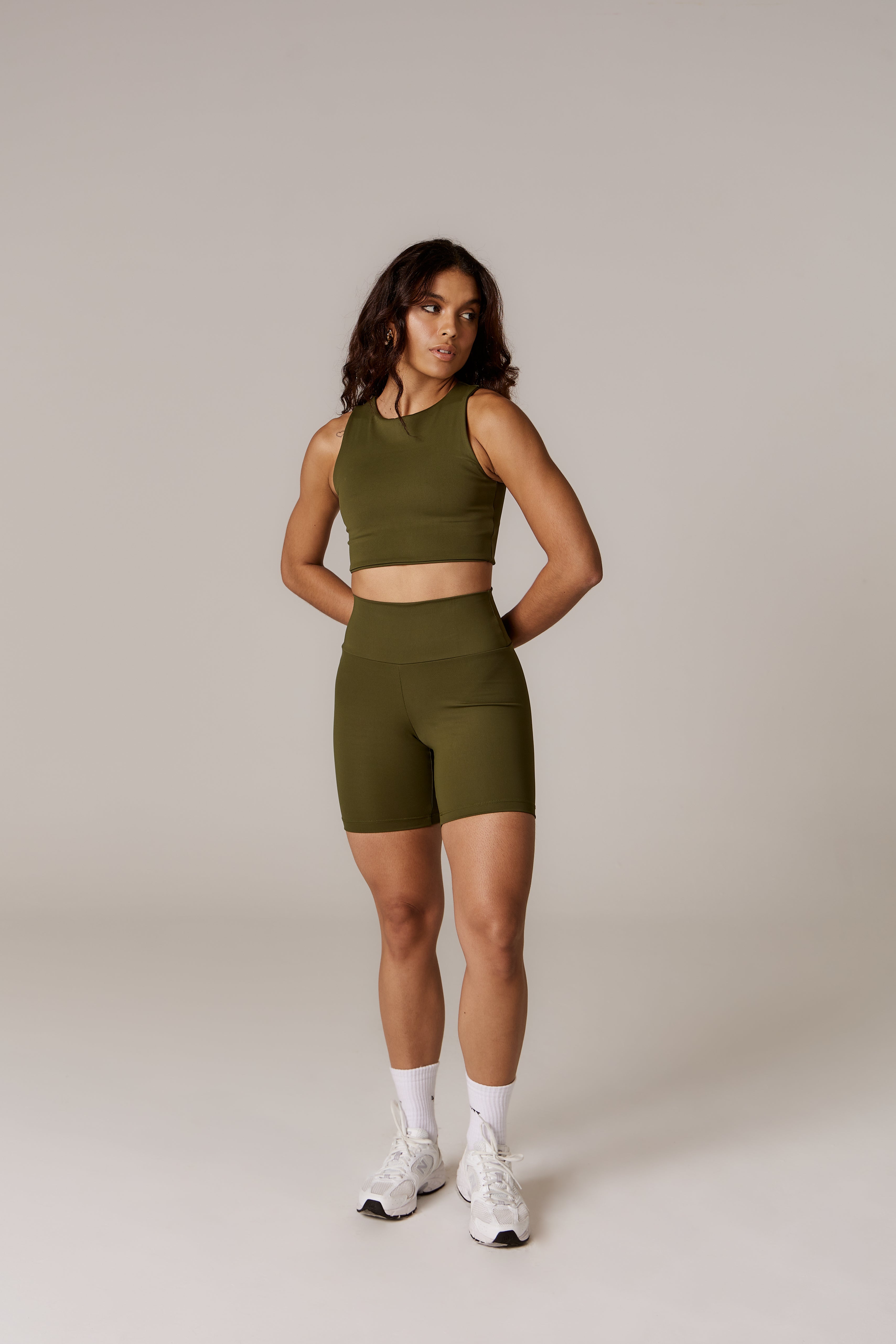 CONJUNTO SHORTS PRANA MILITAR