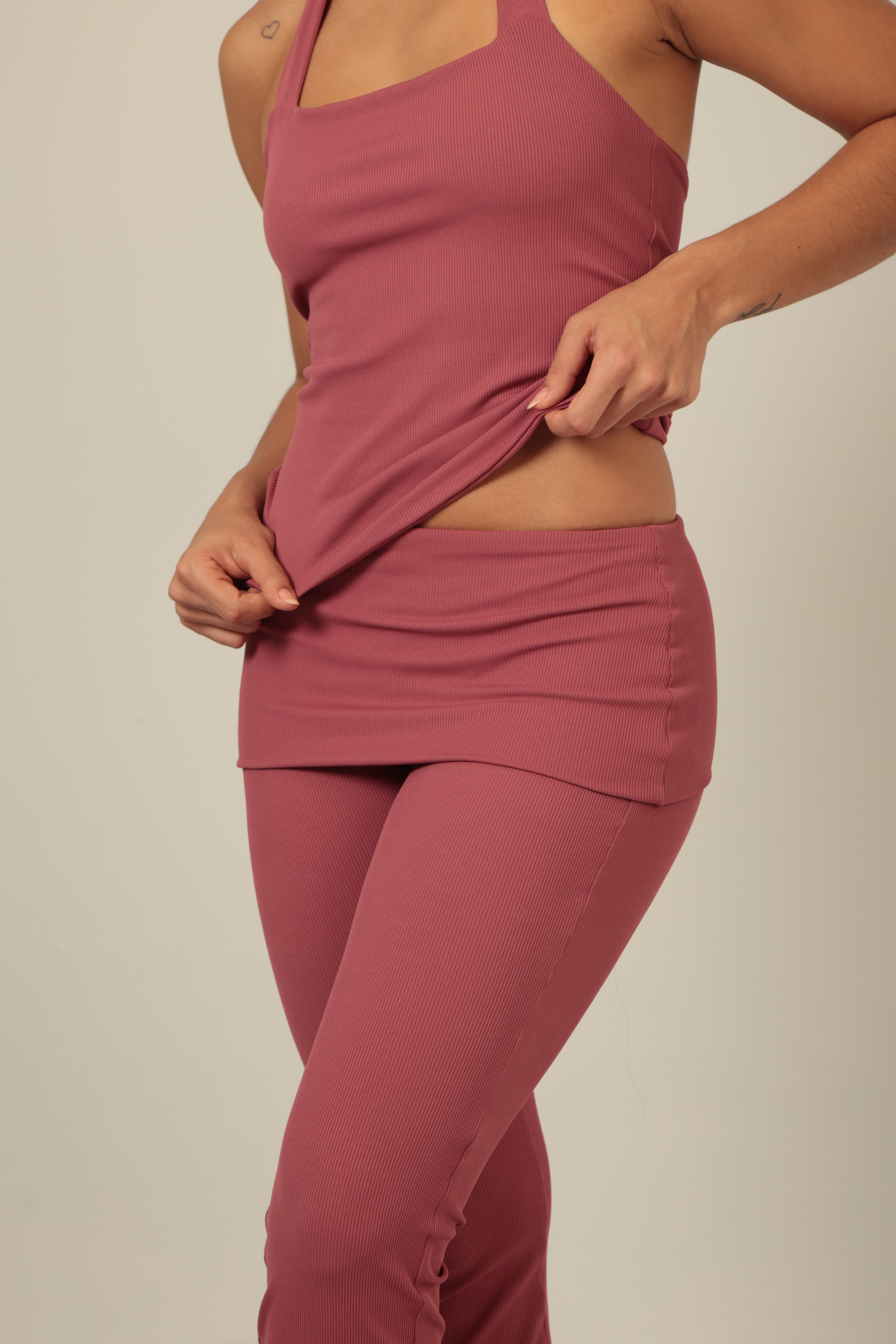 BLUSA FRENTE ÚNICA CANELADA MALVA