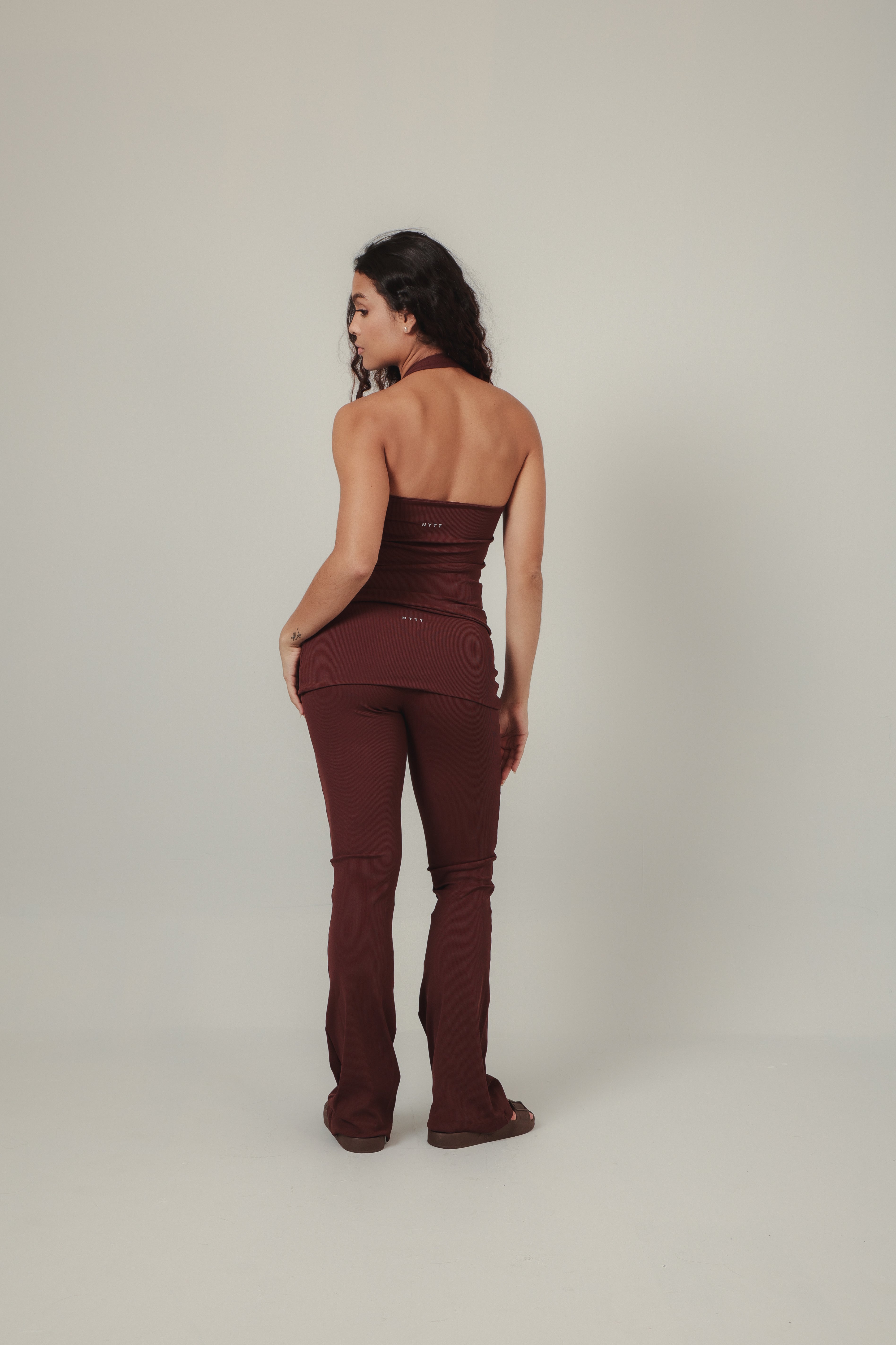 BLUSA FRENTE ÚNICA CANELADA GANACHE