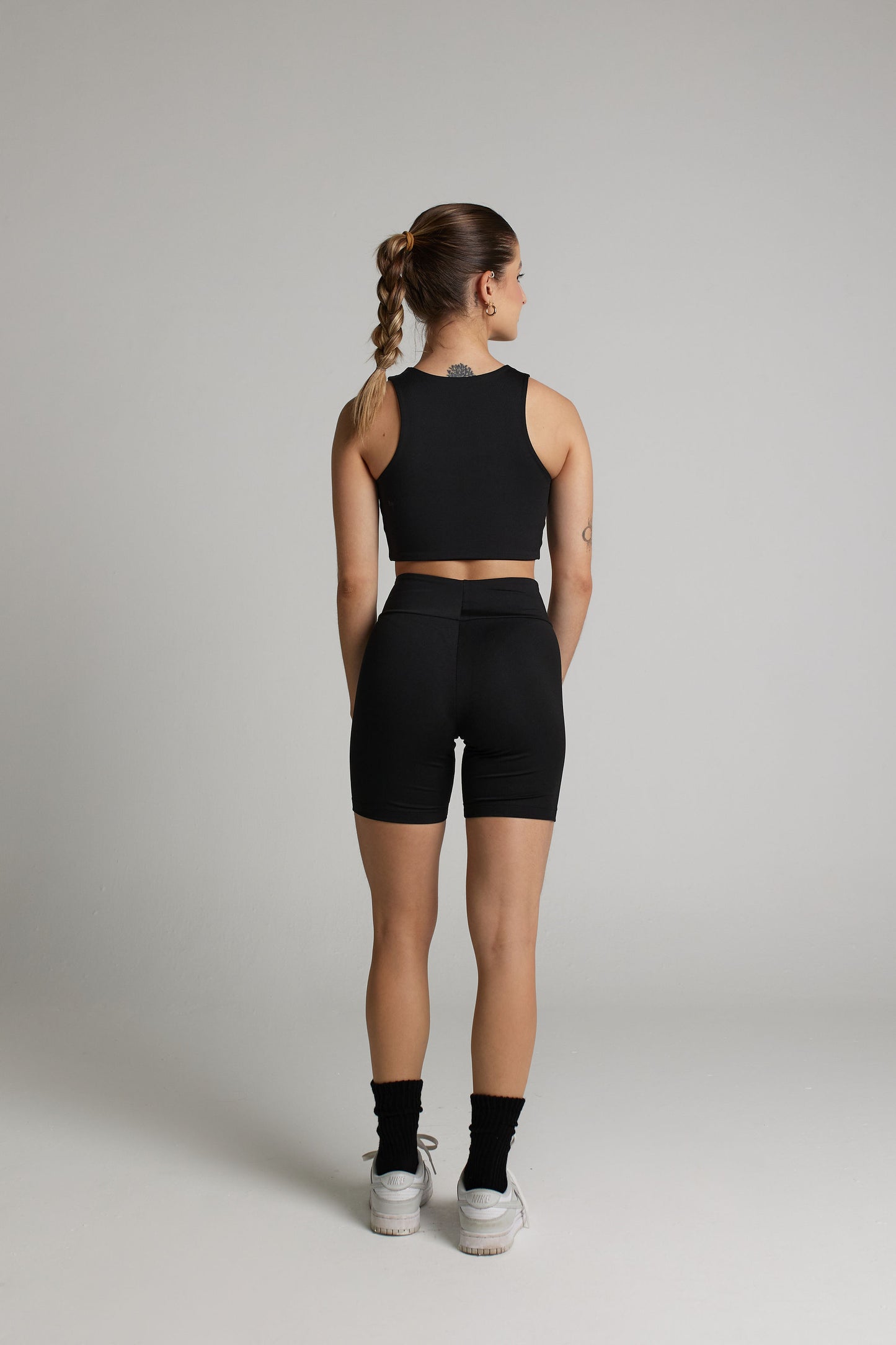 CONJUNTO PRANA PRETO  - BIKER SHORT+ TOP