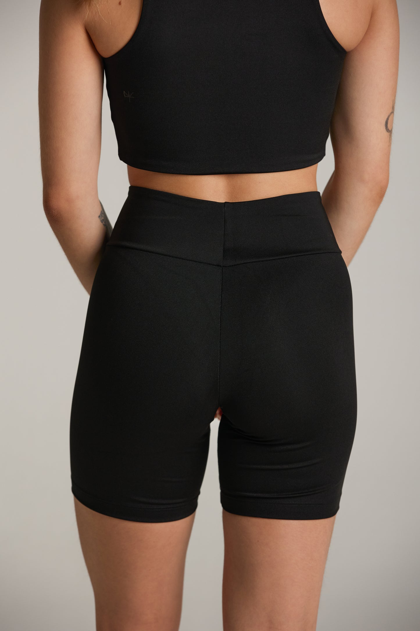 BIKER SHORTS PRANA PRETO