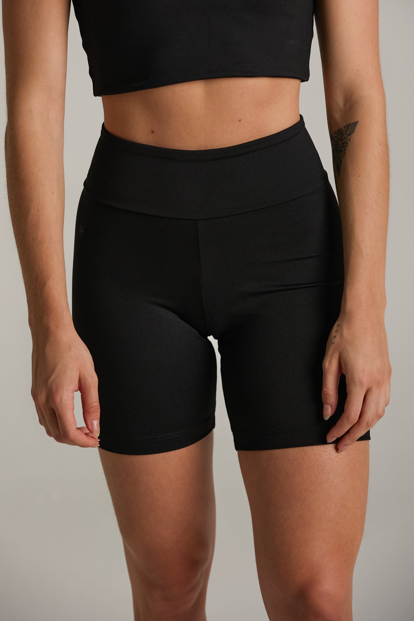 BIKER SHORTS PRANA PRETO