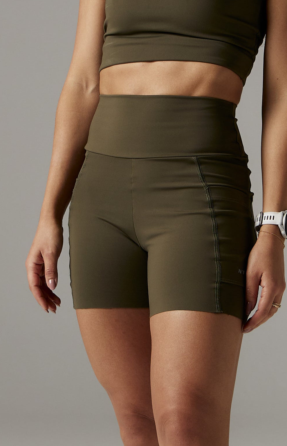 CONJUNTO POCKET SHORTS DARK OLIVE