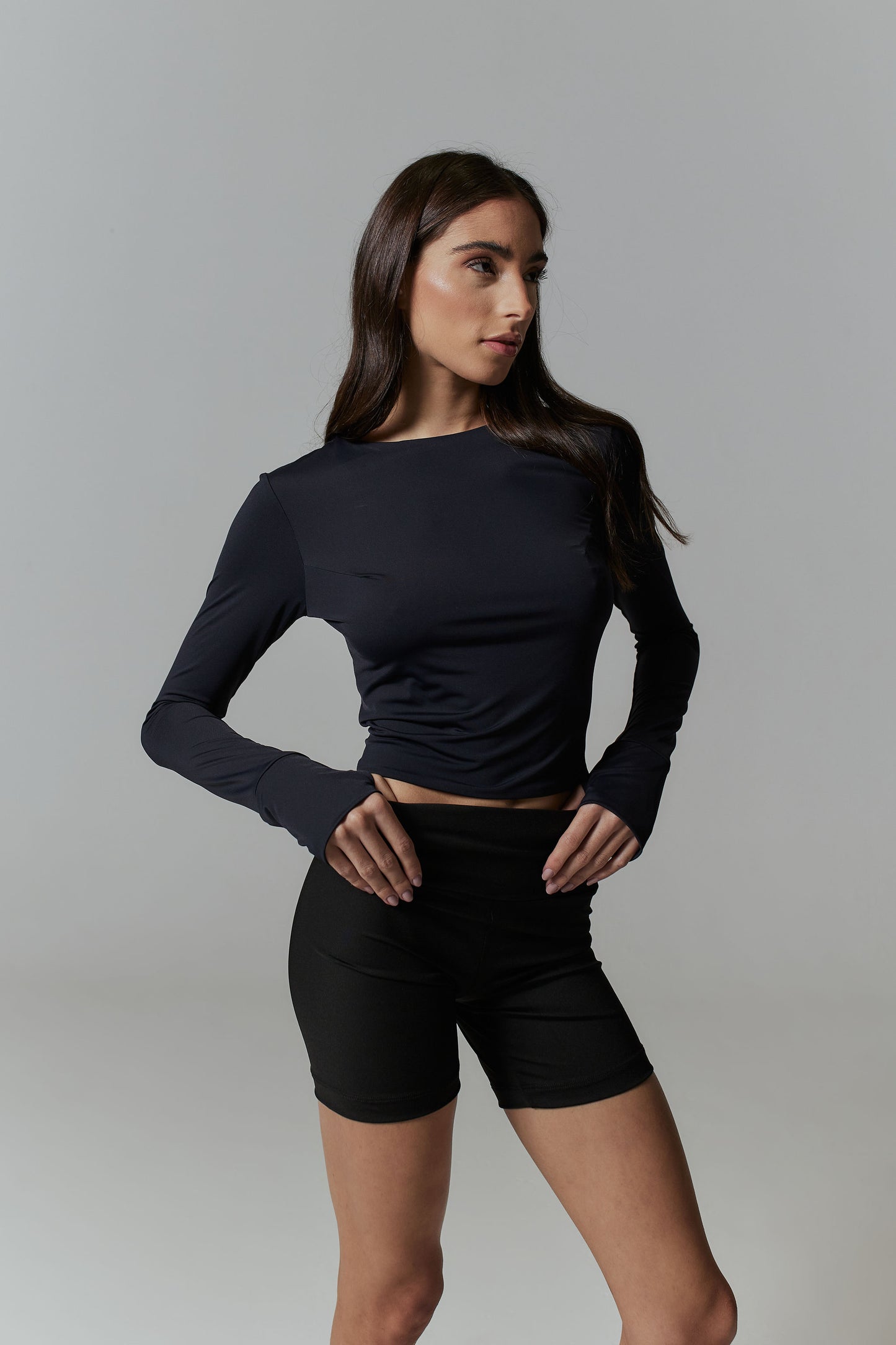 LONG SLEEVE BASIC BLACK