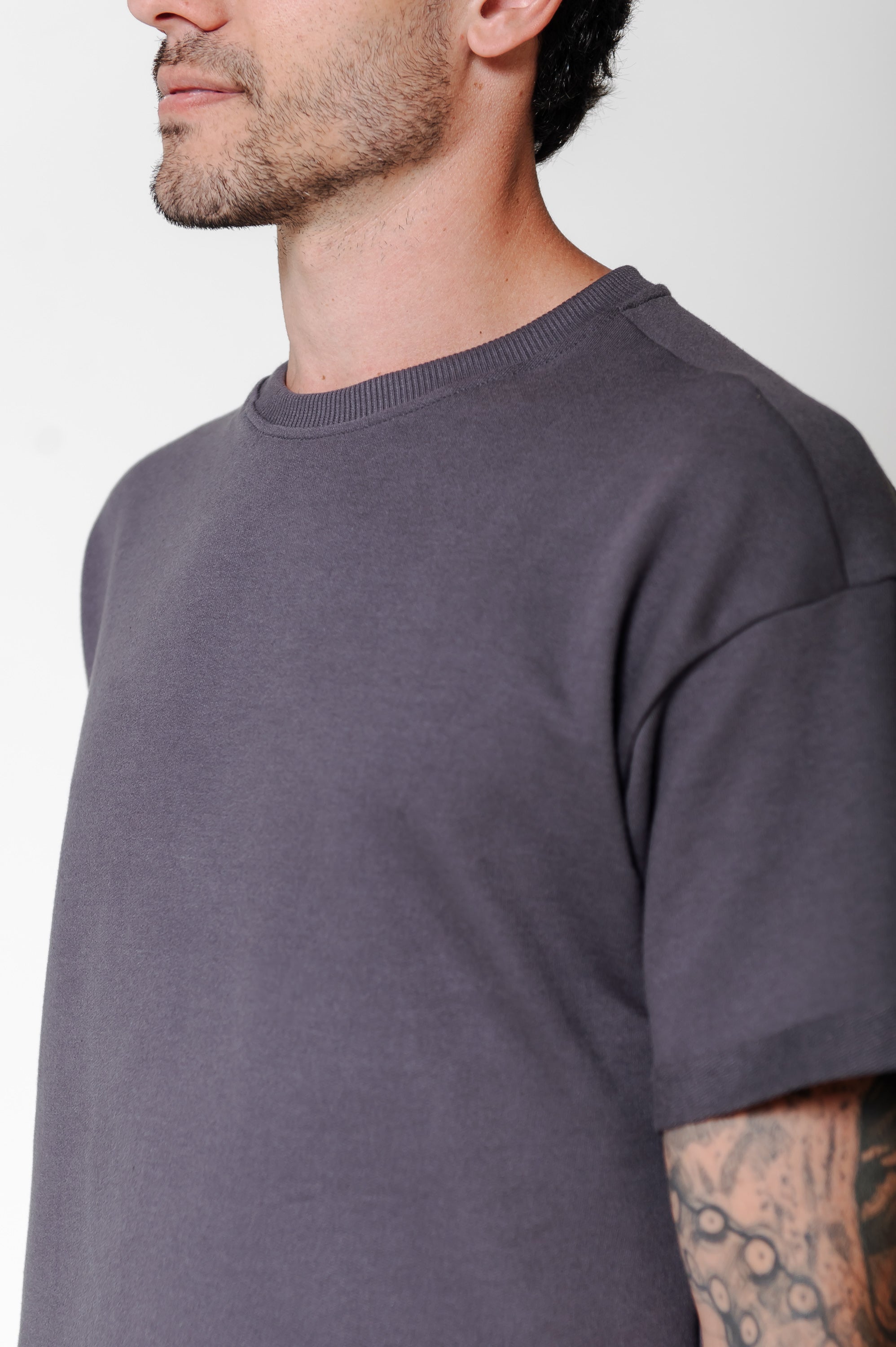T-SHIRT OVERSIZED MOLETOM CINZA
