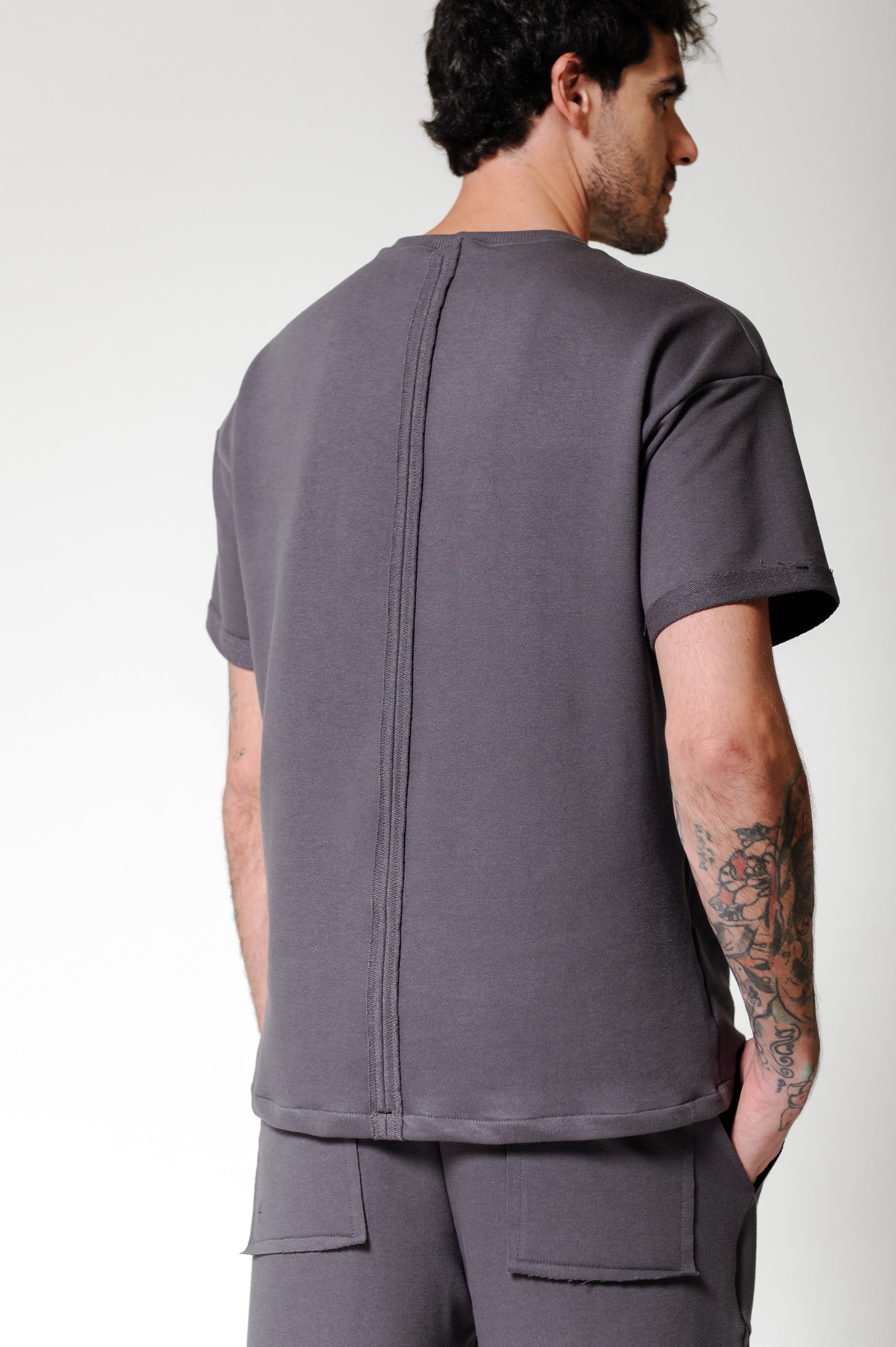 T-SHIRT OVERSIZED MOLETOM CINZA