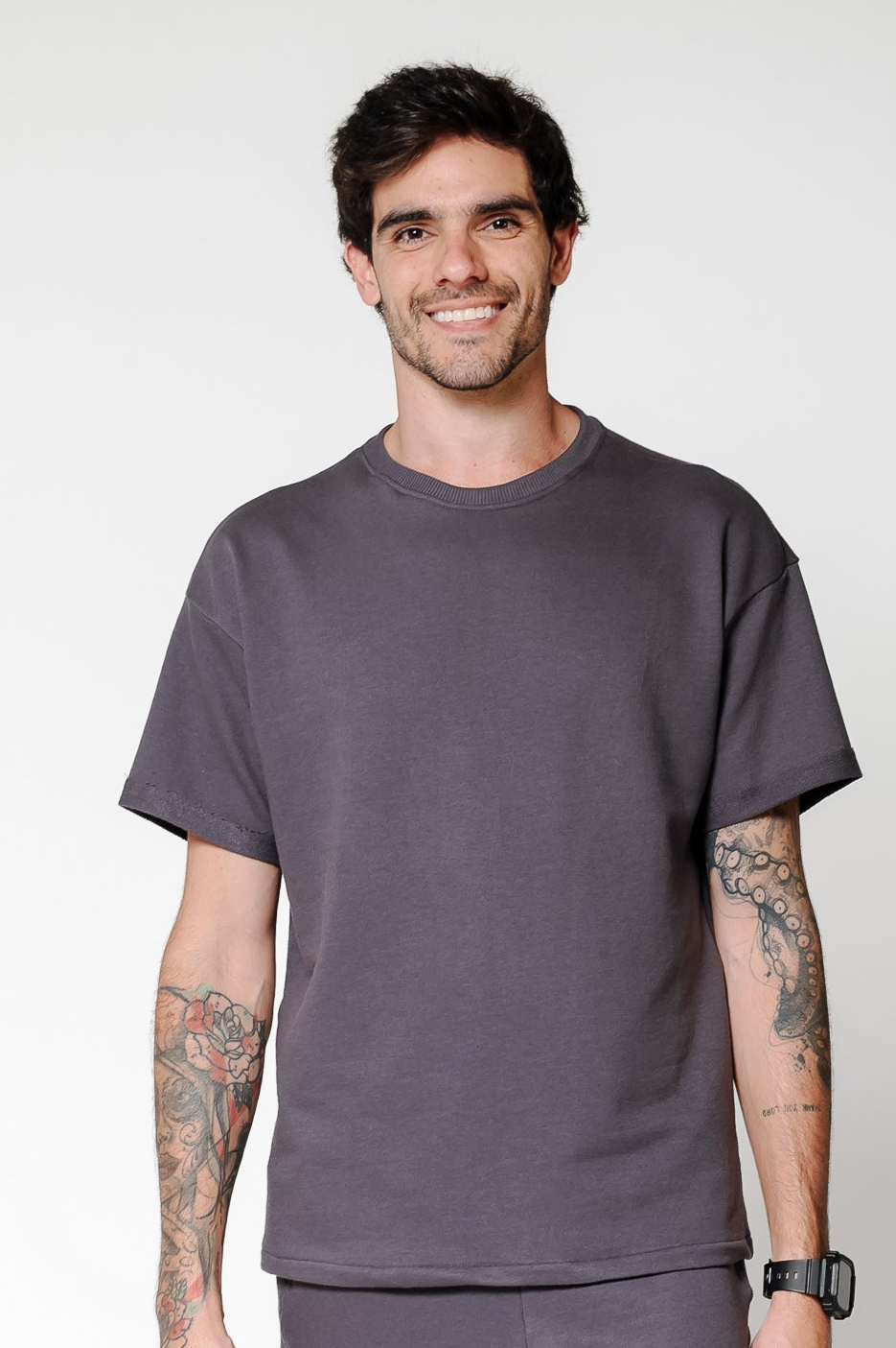 T-SHIRT OVERSIZED MOLETOM CINZA